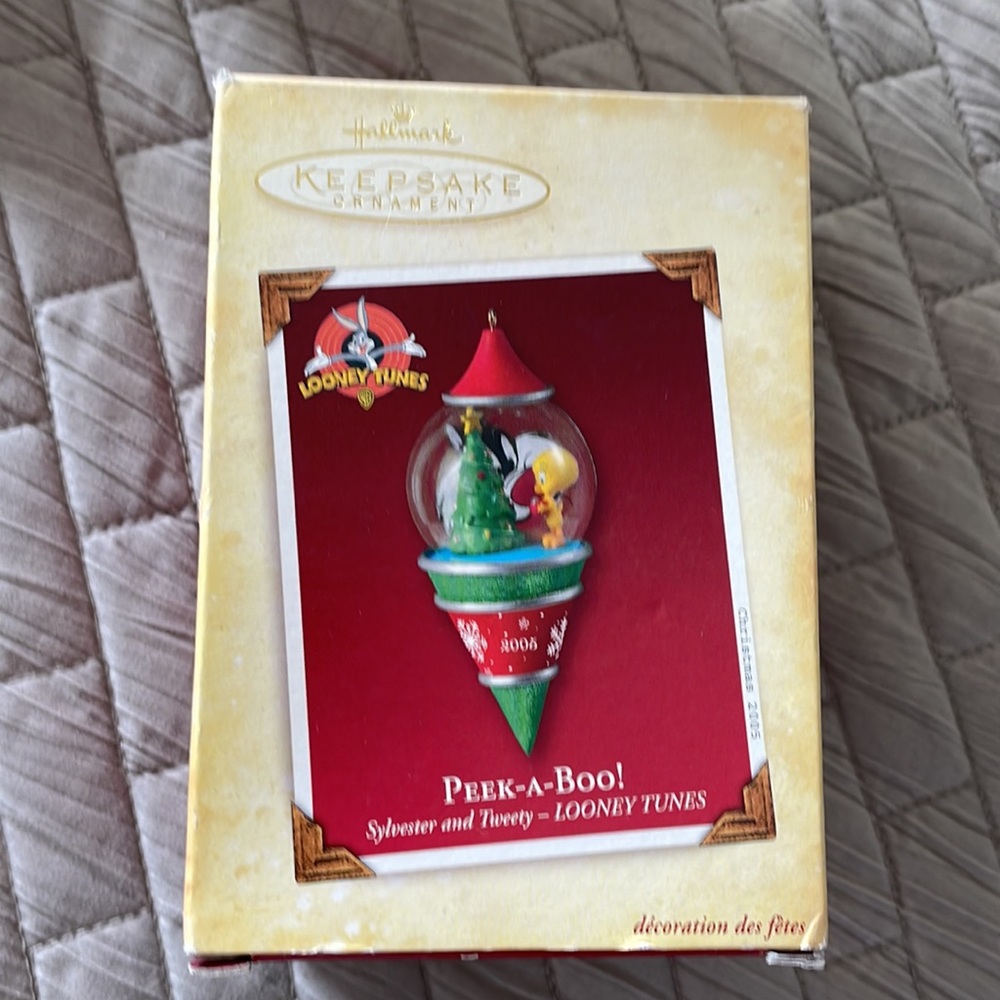 Hallmark Keepsake Ornament. Peek-a-Boo. Looney Tunes. Sylvester and Tweety 2005